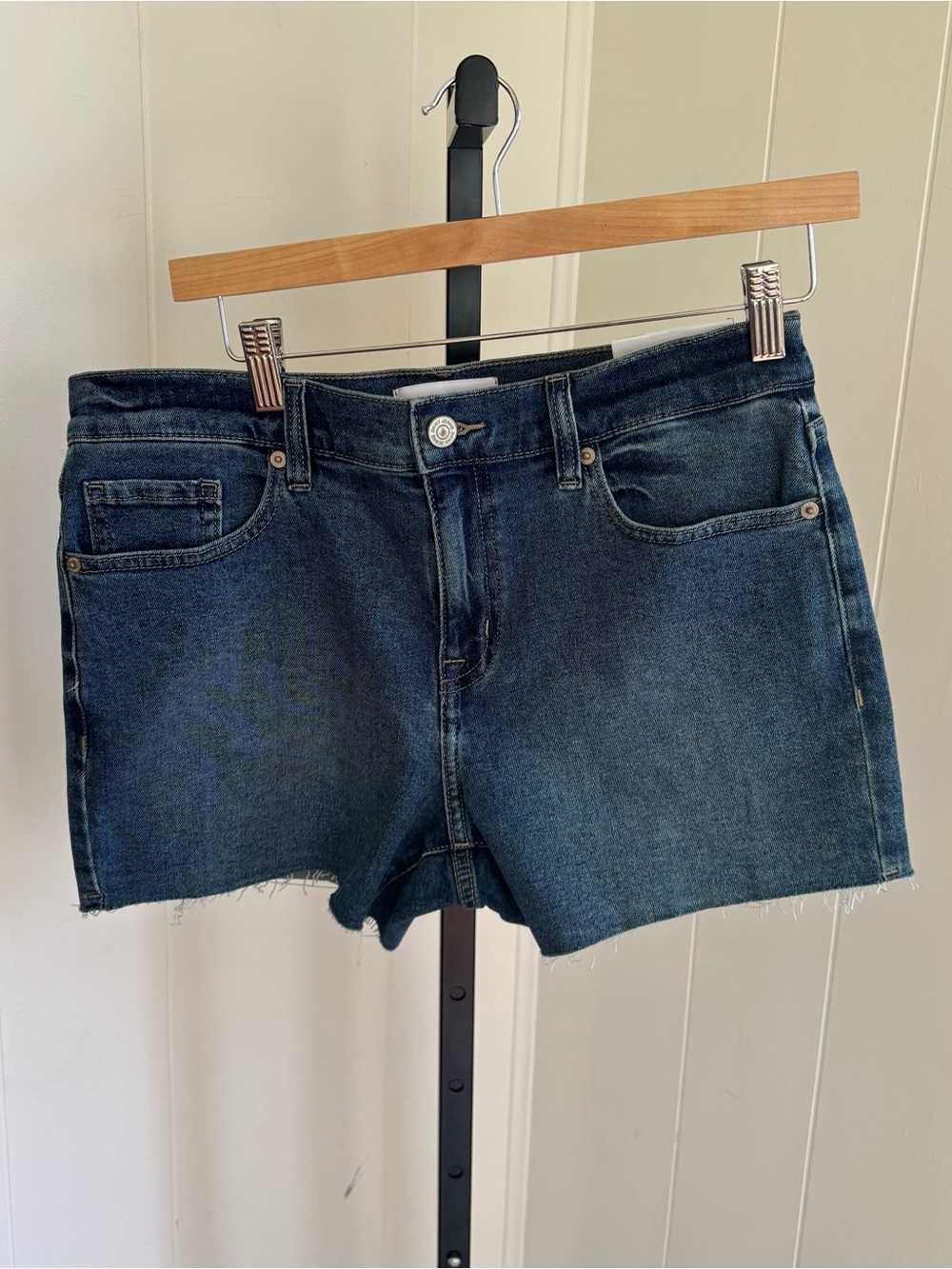 DKNY Blue Medium Wash Mid Rise Raw Hem Denim Jean Shorts Woman’s 28 NWT Festival